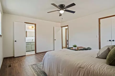 Bedroom - 415 Stonegate Dr, Guthrie, OK 73044 photo 3 of 5