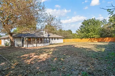 Exterior - 415 Stonegate Dr, Guthrie, OK 73044 photo 8 of 10