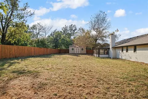 Exterior - 415 Stonegate Dr, Guthrie, OK 73044 photo 6 of 10