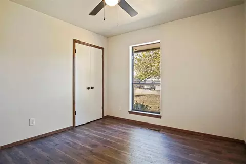 Bedroom - 415 Stonegate Dr, Guthrie, OK 73044 photo 5 of 5