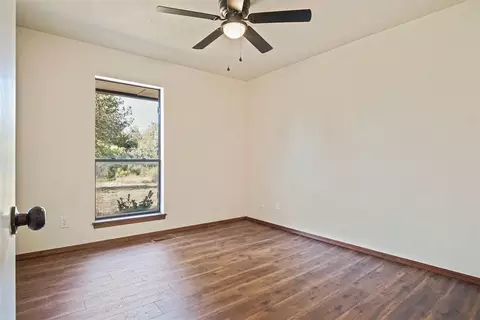 Bedroom - 415 Stonegate Dr, Guthrie, OK 73044 photo 4 of 5