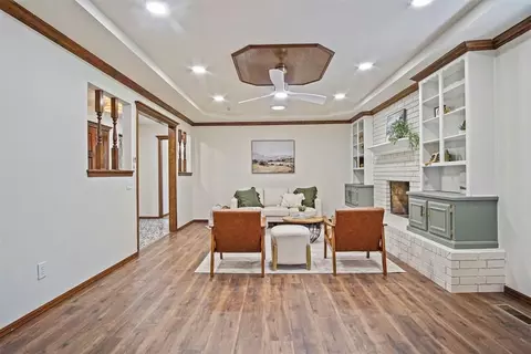 Living - 415 Stonegate Dr, Guthrie, OK 73044 photo 5 of 5