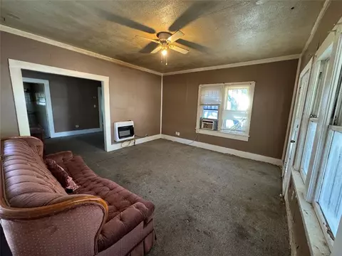 Living - 622 E Frank St, Norman, OK 73071 photo 2 of 3