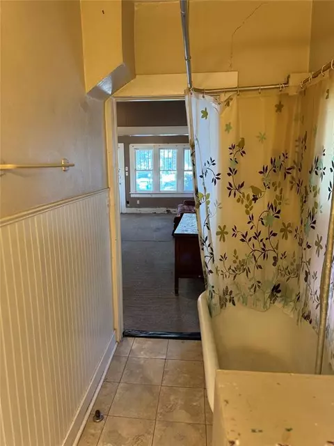 Bath - 622 E Frank St, Norman, OK 73071 photo 2 of 2