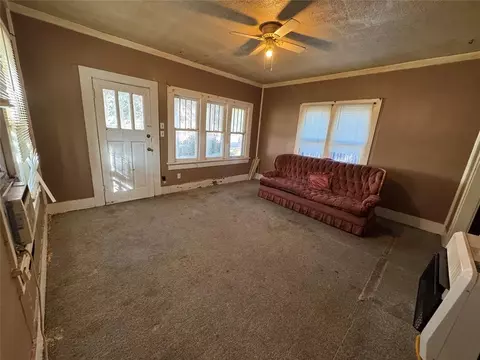 Living - 622 E Frank St, Norman, OK 73071 photo 1 of 3