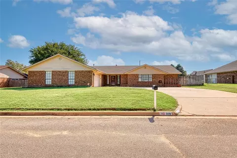 310 Elkview Dr, Elk City, OK 73644