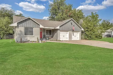 768 NW 16th St, Lawton, OK 73507