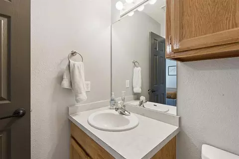 Bath - 2012 Jackson Dr, Norman, OK 73071 photo 1 of 4