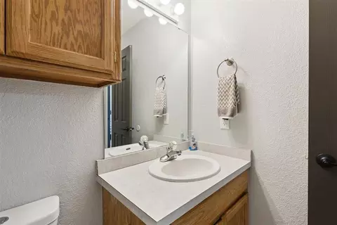 Bath - 2012 Jackson Dr, Norman, OK 73071 photo 3 of 4