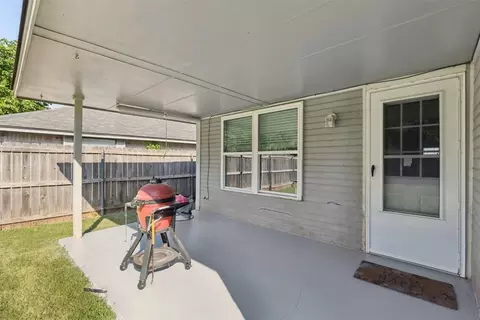 Exterior - 2012 Jackson Dr, Norman, OK 73071 photo 4 of 8