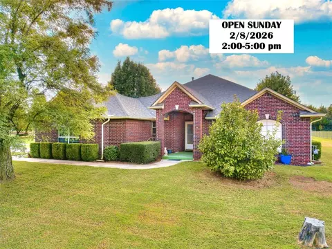 557 Locust Grove Dr, Blanchard, OK 73010