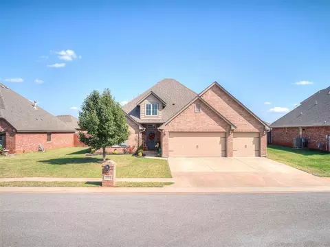 4916 Champlain Pl, Edmond, OK 73025 photo 2