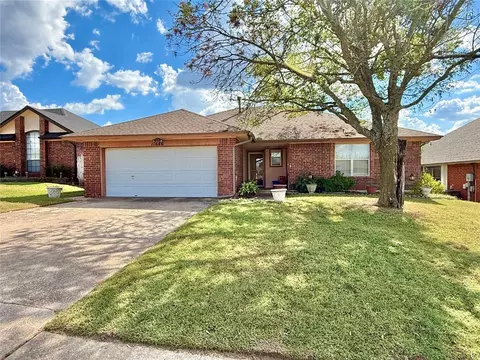 11646 Elmhurst Dr, Midwest City, OK 73130