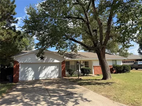 6500 N Grove Ave, Warr Acres, OK 73132