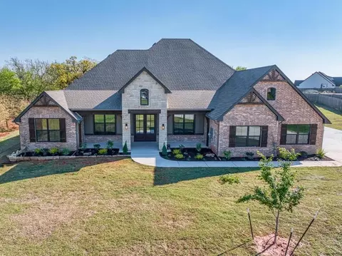 912 Acclivis Cir, Newcastle, OK 73065