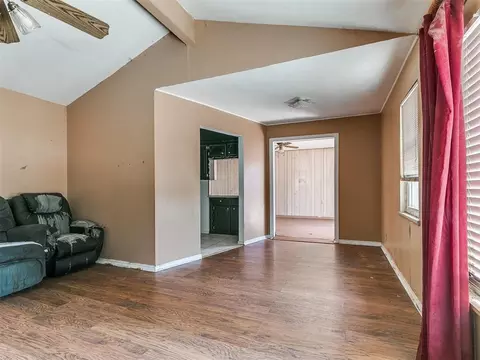 Living - 2160 Thunder Dr, Crescent, OK 73028 photo 4 of 8