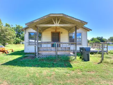 Exterior - 2160 Thunder Dr, Crescent, OK 73028 photo 5 of 8