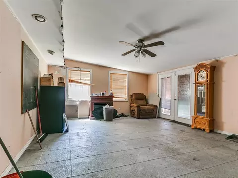 Living - 2160 Thunder Dr, Crescent, OK 73028 photo 1 of 8