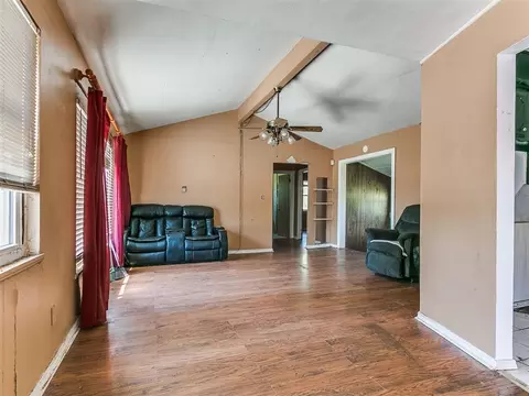 Living - 2160 Thunder Dr, Crescent, OK 73028 photo 2 of 8