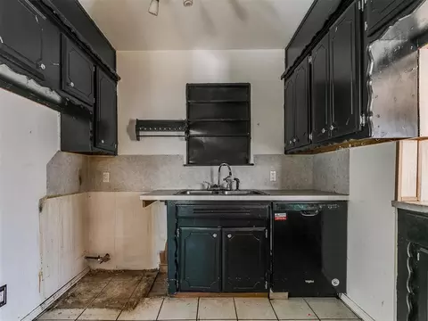 Kitchen - 2160 Thunder Dr, Crescent, OK 73028 photo 1 of 3
