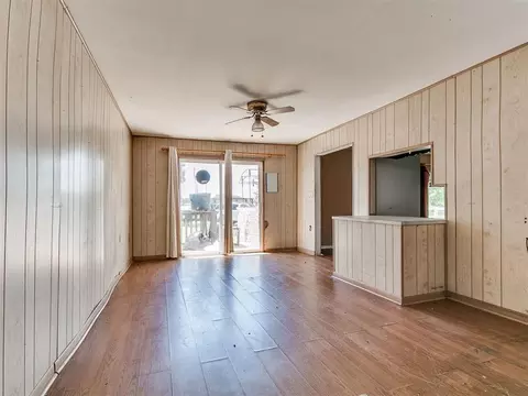 Living - 2160 Thunder Dr, Crescent, OK 73028 photo 5 of 8