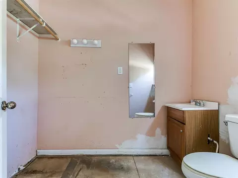 Bath - 2160 Thunder Dr, Crescent, OK 73028 photo 3 of 3