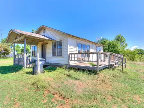 Exterior - 2160 Thunder Dr, Crescent, OK 73028 photo 7 of 8