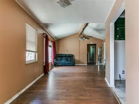 Living - 2160 Thunder Dr, Crescent, OK 73028 photo 3 of 8