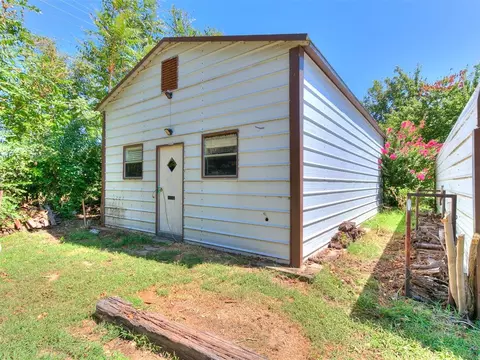 Exterior - 2160 Thunder Dr, Crescent, OK 73028 photo 8 of 8