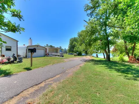 Exterior - 2160 Thunder Dr, Crescent, OK 73028 photo 1 of 8