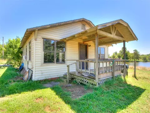 Exterior - 2160 Thunder Dr, Crescent, OK 73028 photo 6 of 8