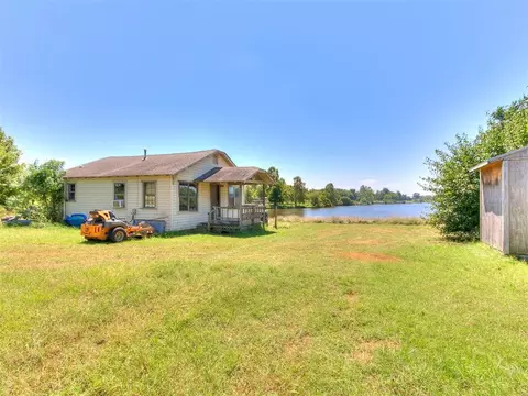 Exterior - 2160 Thunder Dr, Crescent, OK 73028 photo 4 of 8