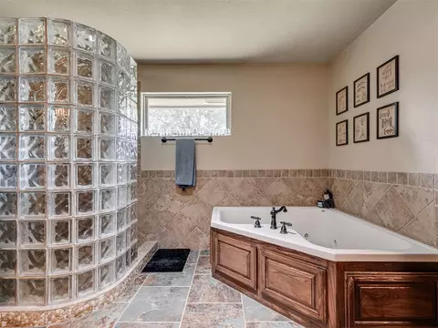 Bath - 13401 E 33rd St, Jones, OK 73049 photo 3 of 4