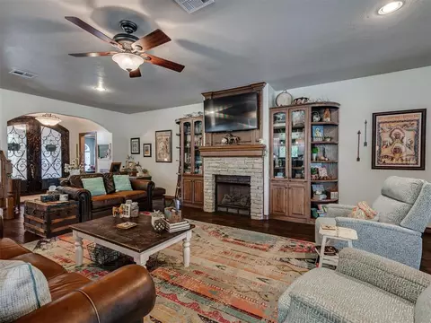 Living - 13401 E 33rd St, Jones, OK 73049 photo 2 of 3