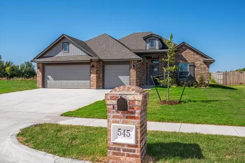 545 N Fox Way, Mustang, OK 73064