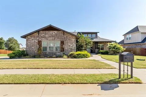 4724 Deerfield Dr, Edmond, OK 73034