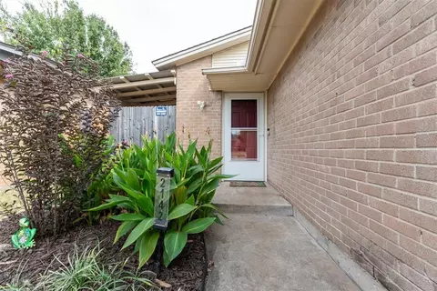 2142 Goodrich Dr, Moore, OK 73170 photo 5
