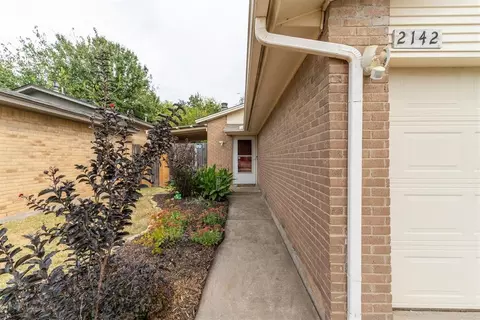 2142 Goodrich Dr, Moore, OK 73170 photo 4