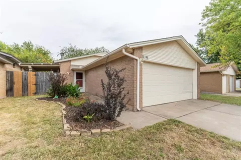 2142 Goodrich Dr, Moore, OK 73170 photo 3