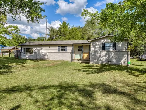 1025 W Fox St, Tahlequah, OK 74464