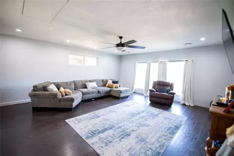 Living - 6519 Central Rd, Guthrie, OK 73044 photo 2 of 2