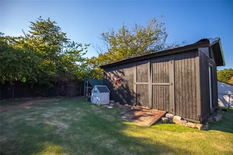 Exterior - 6519 Central Rd, Guthrie, OK 73044 photo 4 of 4