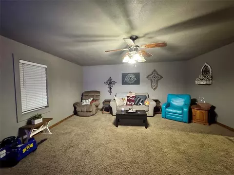Living - 123 Circle Dr Cir, Sentinel, OK 73664 photo 2 of 2