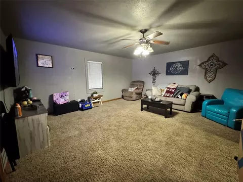 Living - 123 Circle Dr Cir, Sentinel, OK 73664 photo 1 of 2
