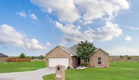 275 NE Happy Hollow Ln, Elgin, OK 73538