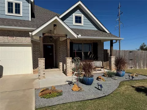 Exterior - 1325 Broadmoore Blvd, Moore, OK 73160 photo 3 of 4
