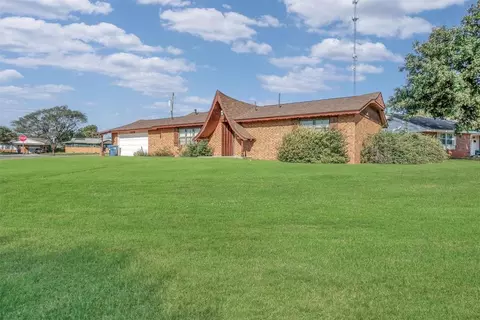 1600 Crestview Dr, Cordell, OK 73632