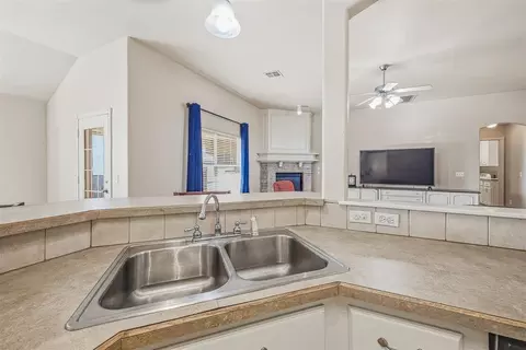 Kitchen - 609 Madeline Ln, Moore, OK 73160 photo 5 of 6