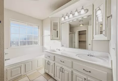 Bath - 609 Madeline Ln, Moore, OK 73160 photo 1 of 7