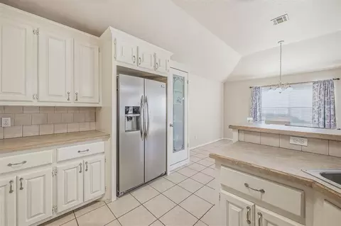 Kitchen - 609 Madeline Ln, Moore, OK 73160 photo 6 of 6
